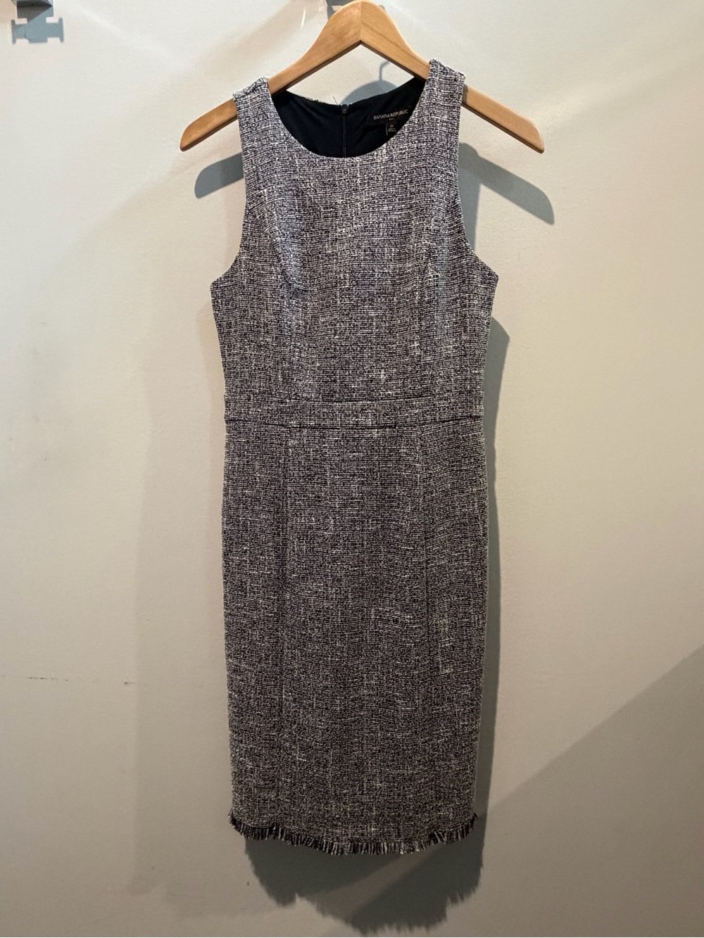 Banana Republic Gray Tweed Sleeveless Midi Sheath Dress